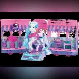 Wild Manes Horse Perla's Clubhouse Trailer Playset NEW